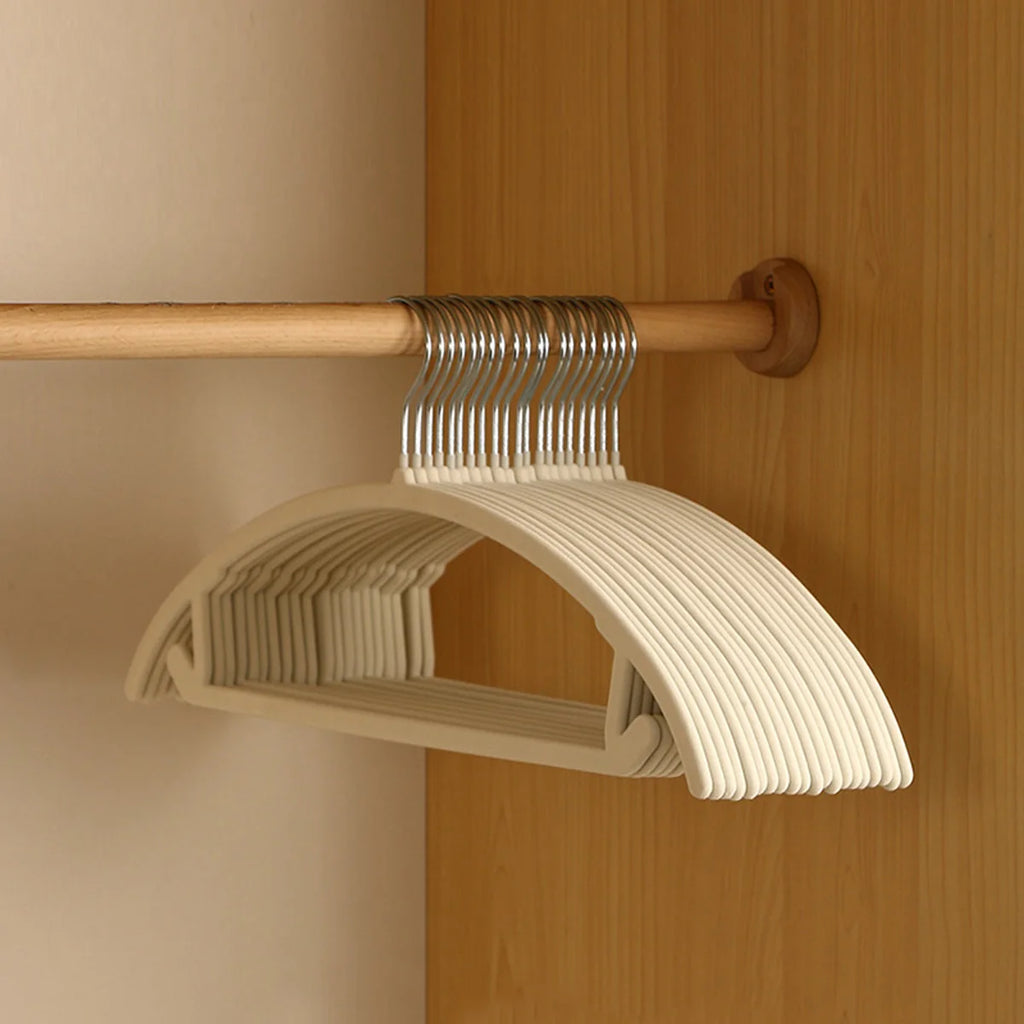 10/20Pcs Household Black/Beige/Grey Flocked Hangers, Plastic Hangers, Suitable for Closet Organizers, Sturdy and Durable, Space-Saving, Non-Slip and Won'T Fall Off, No Bulging Shoulders, No Damage to Clothes, Used for Clothin