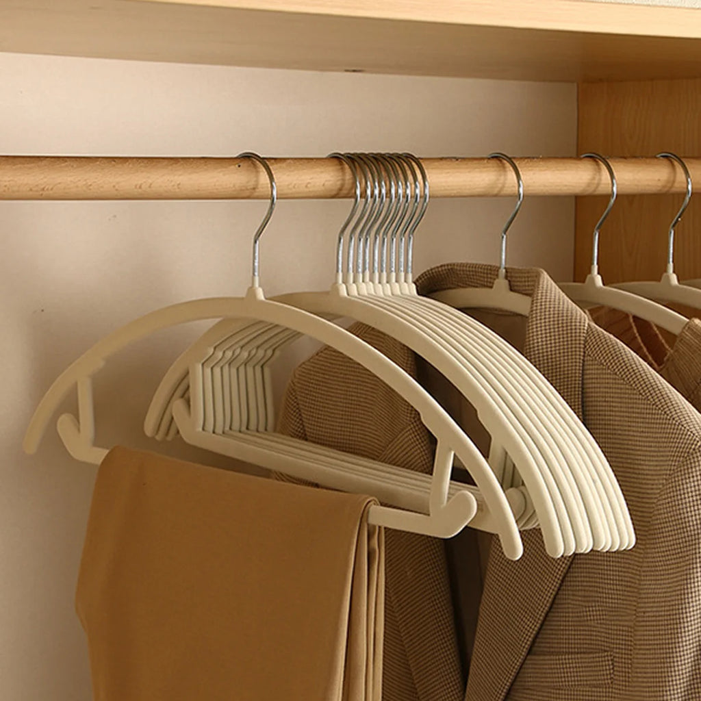 10/20Pcs Household Black/Beige/Grey Flocked Hangers, Plastic Hangers, Suitable for Closet Organizers, Sturdy and Durable, Space-Saving, Non-Slip and Won'T Fall Off, No Bulging Shoulders, No Damage to Clothes, Used for Clothin