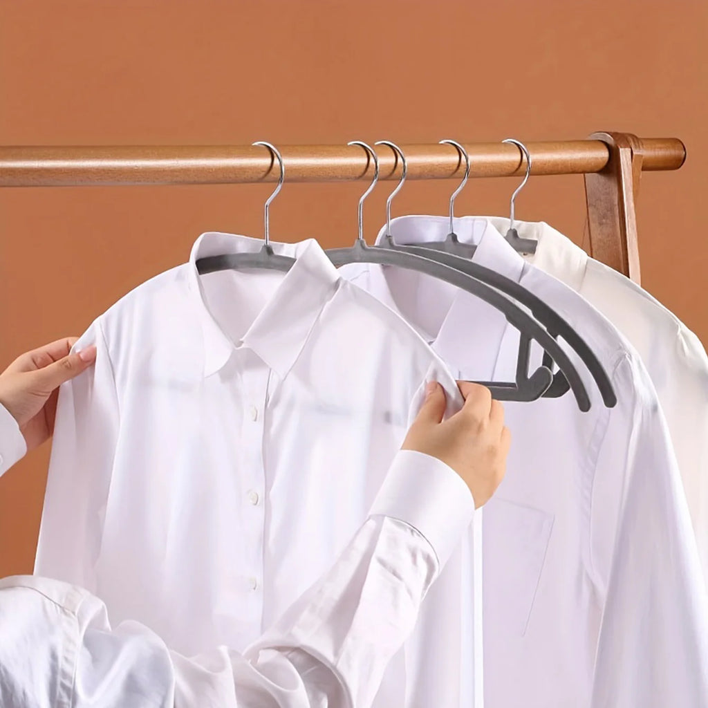 10/20Pcs Household Black/Beige/Grey Flocked Hangers, Plastic Hangers, Suitable for Closet Organizers, Sturdy and Durable, Space-Saving, Non-Slip and Won'T Fall Off, No Bulging Shoulders, No Damage to Clothes, Used for Clothin